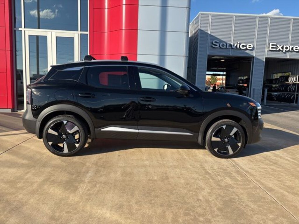 New 2026 Nissan Kicks SR SUV