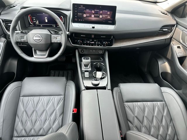 2025 Nissan Rogue Platinum photo 2