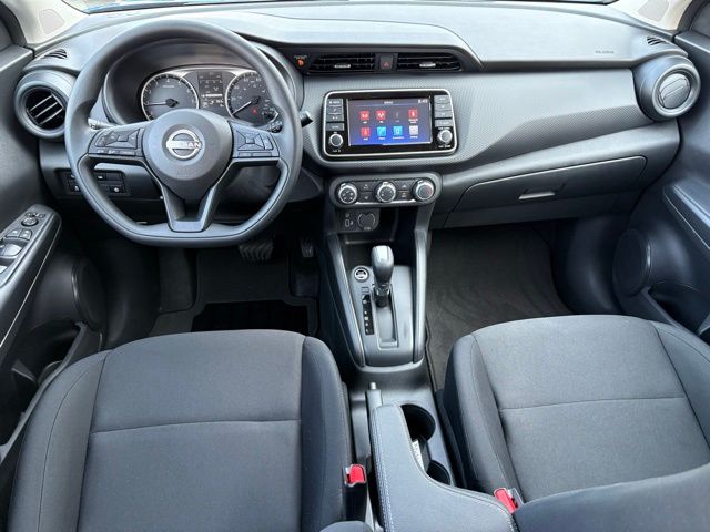 2025 Nissan Kicks Play S photo 2