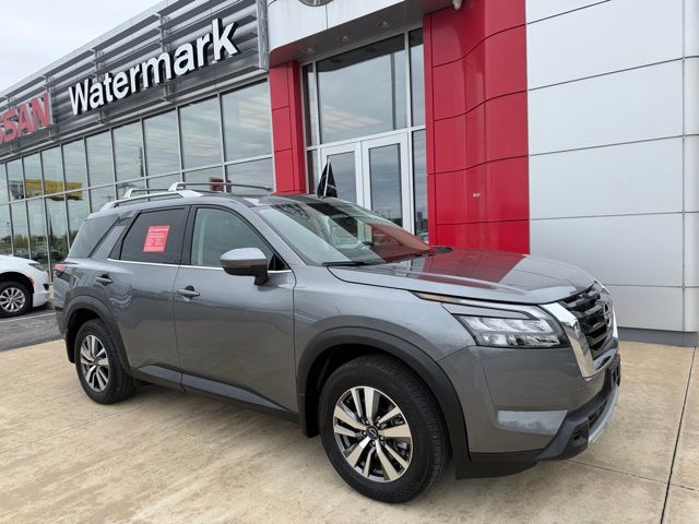 2025 Nissan Pathfinder SL 4WD's photo
