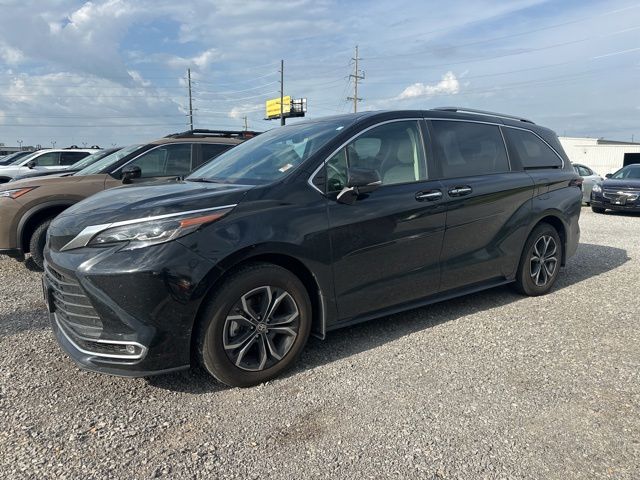 2025 Toyota Sienna Platinum 7-Passenger Hybrid AWD's photo