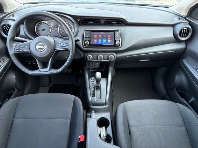 2025 Nissan Kicks Play S photo 2