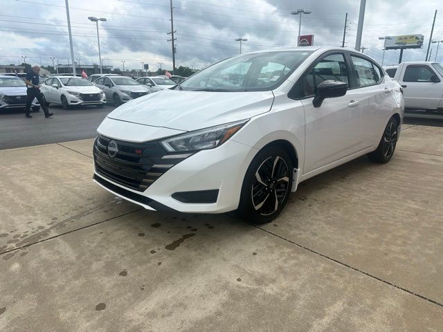 2025 Nissan Versa 1.6 SR photo 4