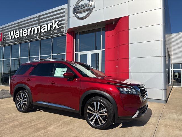 2025 Nissan Pathfinder Platinum's photo
