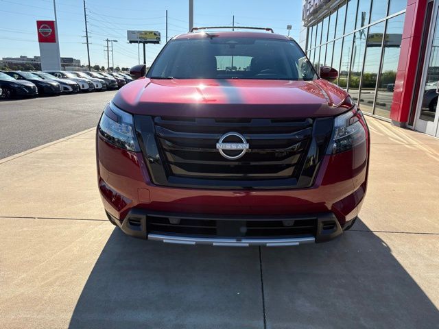 2025 Nissan Pathfinder SL photo 3