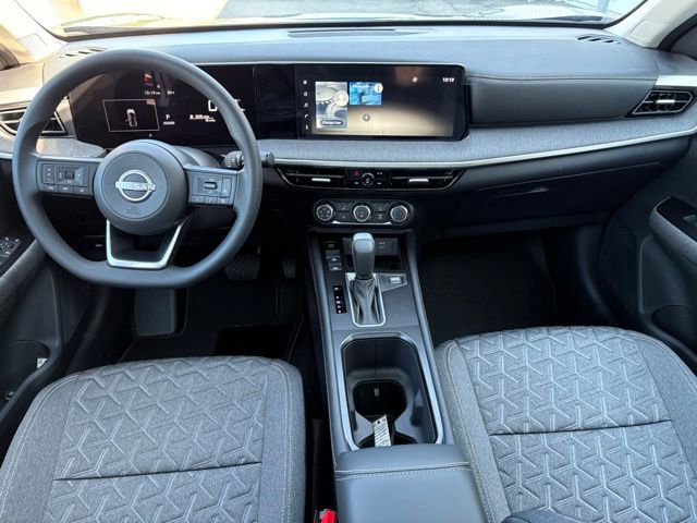 2025 Nissan Kicks SV photo 2