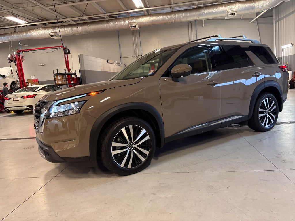 2025 Nissan Pathfinder Platinum 4WD