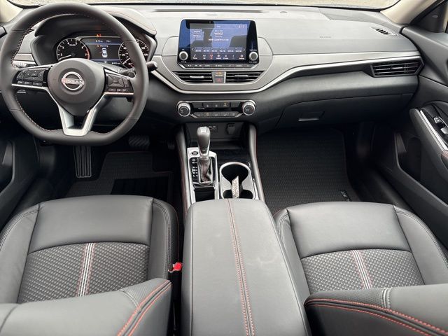 2025 Nissan Altima SR photo 2