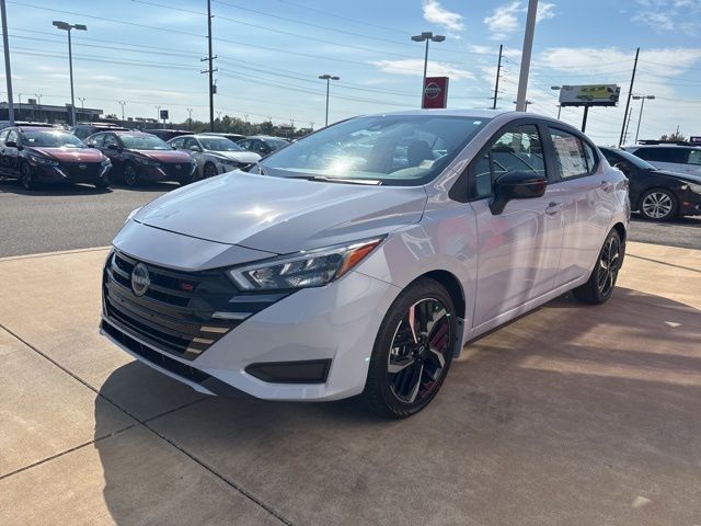 2025 Nissan Versa 1.6 SR photo 2