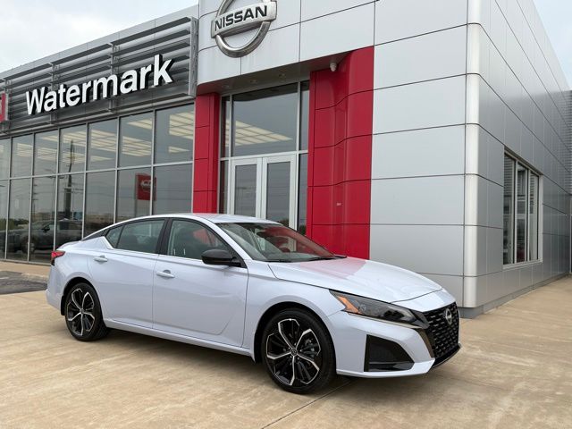 2025 Nissan Altima SR's photo