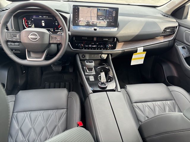 2026 Nissan Rogue Platinum photo 2