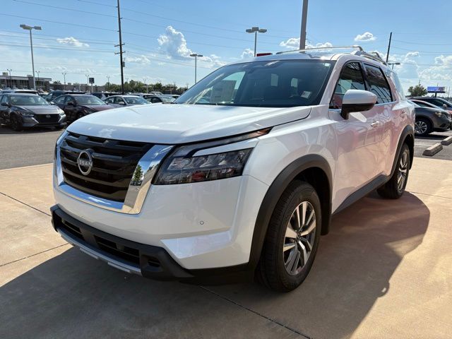 2025 Nissan Pathfinder SL photo 3