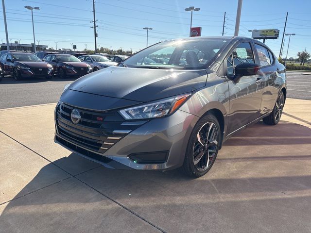 2025 Nissan Versa 1.6 SR photo 2