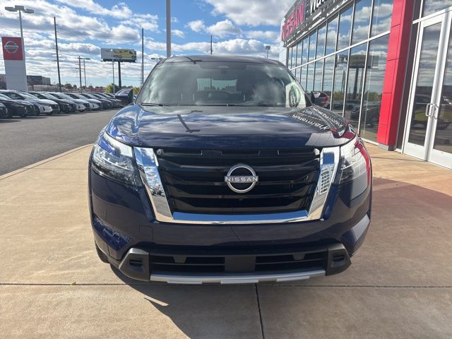 2025 Nissan Pathfinder Platinum photo 3