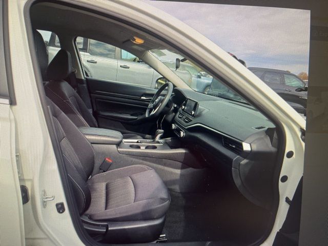 2022 Nissan Altima 2.5 S photo 2