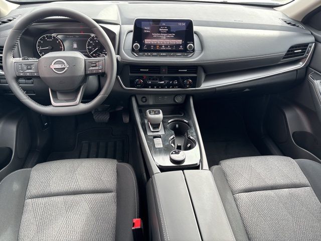 2026 Nissan Rogue SV photo 2