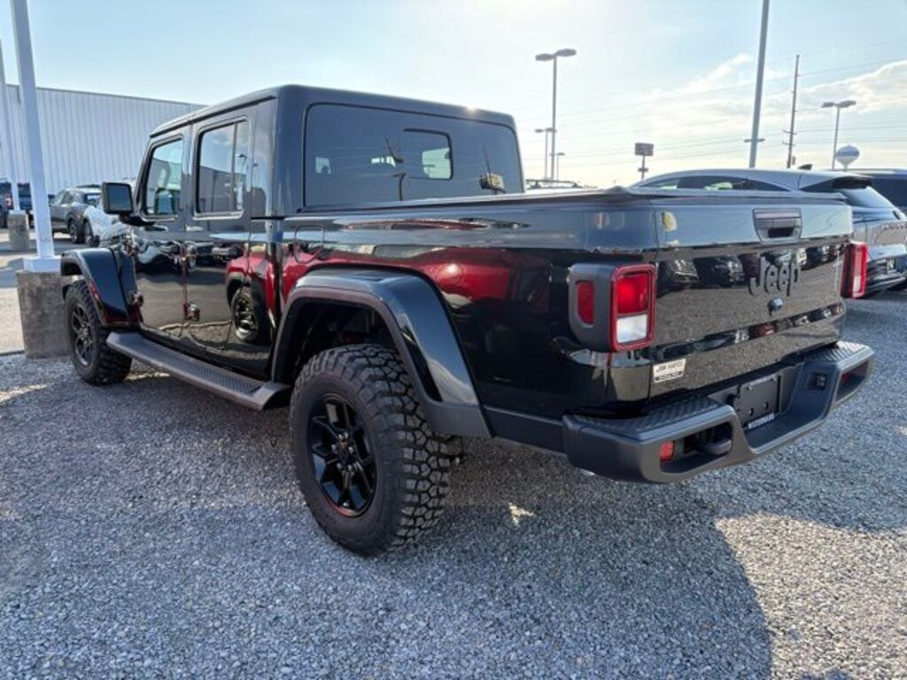 Used 2025 Jeep Gladiator Sport Truck Crew Cab