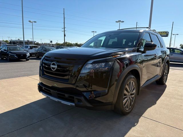 2025 Nissan Pathfinder SL photo 3