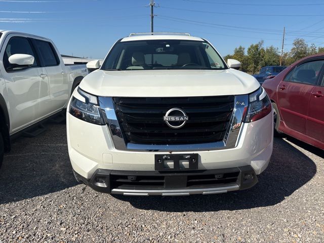 2023 Nissan Pathfinder SL photo 2