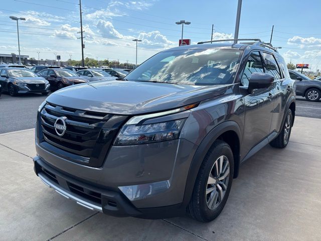 2025 Nissan Pathfinder SL photo 3