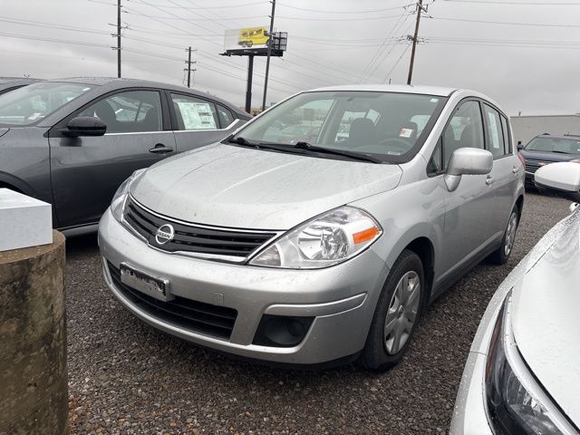 2011 Nissan Versa photo 3