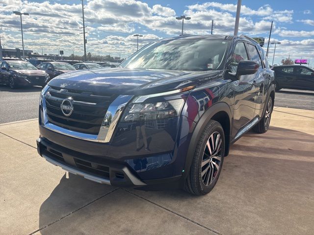 2025 Nissan Pathfinder Platinum photo 4