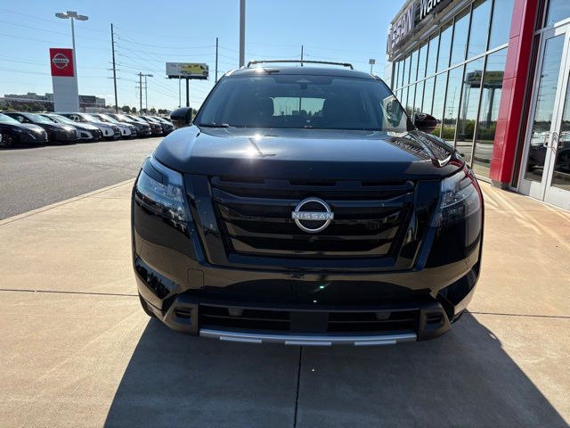 2025 Nissan Pathfinder SL photo 2