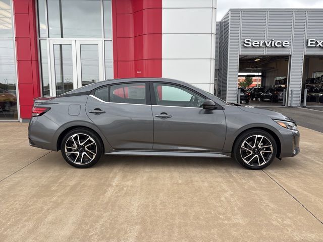 2025 Nissan Sentra SR photo 3