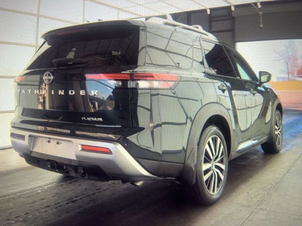 Used 2024 Nissan Pathfinder Platinum SUV