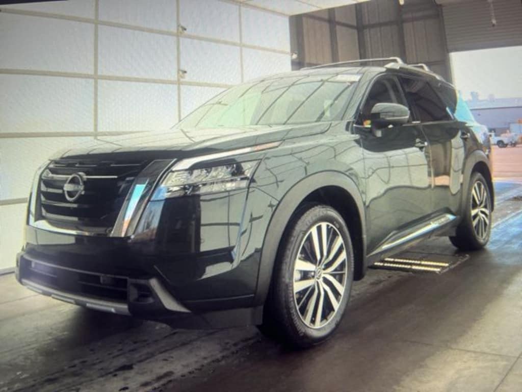 Used 2024 Nissan Pathfinder Platinum SUV