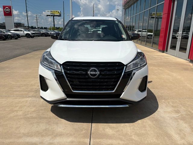 2025 Nissan Kicks Play S photo 3
