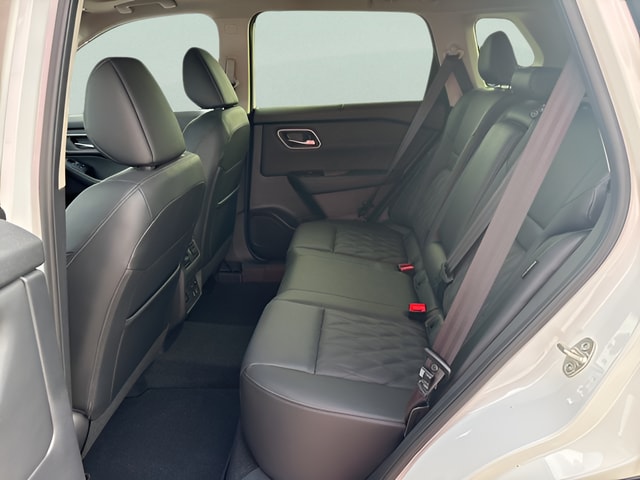 2026 Nissan Rogue Platinum - Photo 8