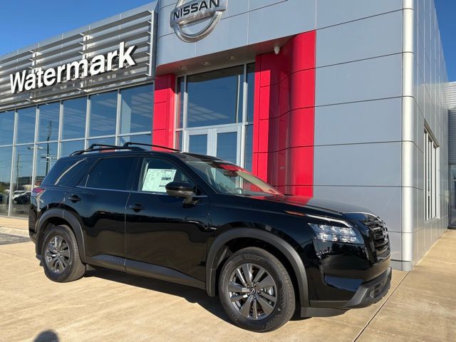 2025 Nissan Pathfinder SV's photo
