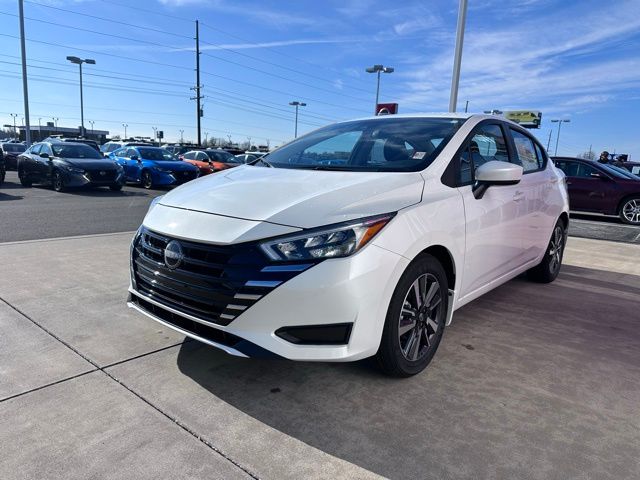 2025 Nissan Versa 1.6 SV photo 2