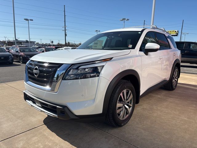 2025 Nissan Pathfinder SL photo 3