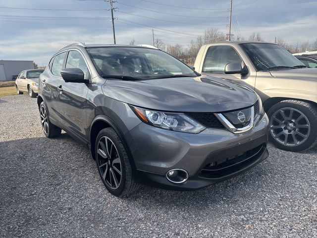 2017 Nissan Rogue Sport SL's photo