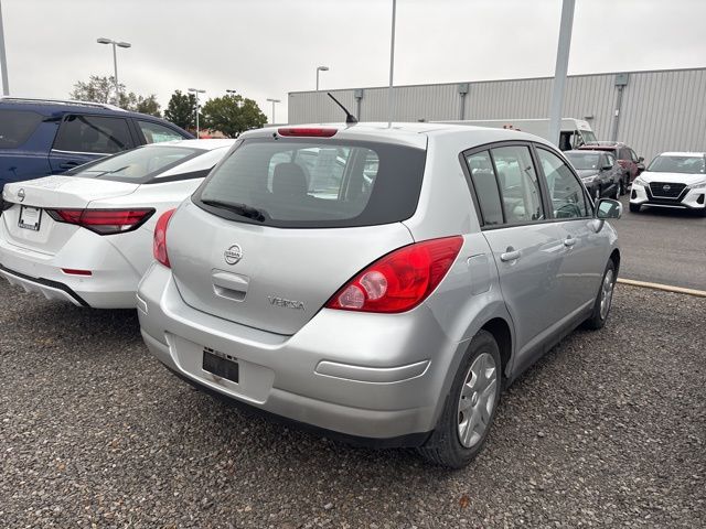 2011 Nissan Versa photo 4