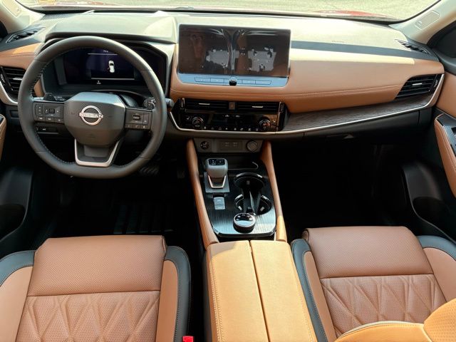 2026 Nissan Rogue Platinum photo 2