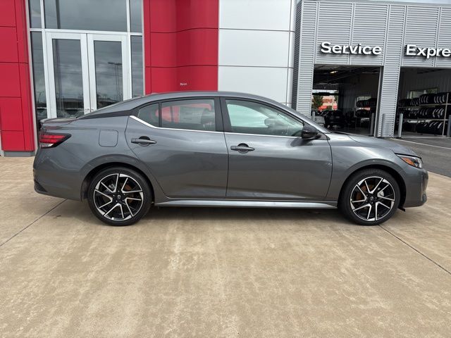 2025 Nissan Sentra SR photo 3
