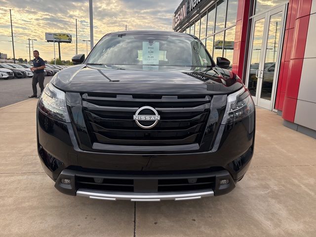 2025 Nissan Pathfinder SL photo 2
