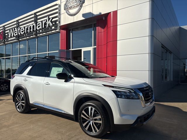 2025 Nissan Pathfinder Platinum's photo