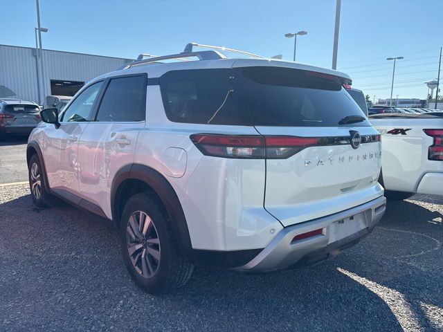 2023 Nissan Pathfinder SL photo 4