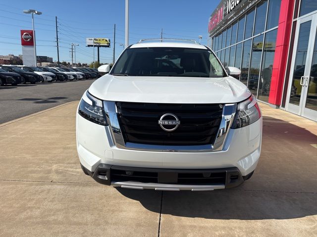 2025 Nissan Pathfinder SL photo 2