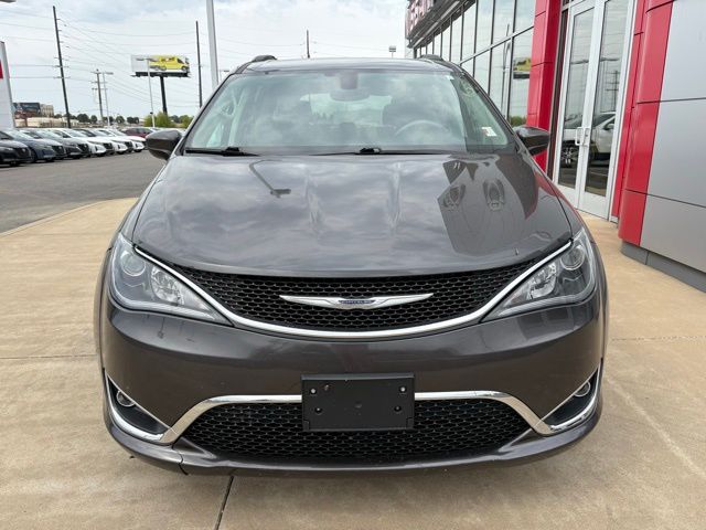 2017 Chrysler Pacifica Touring L photo 3
