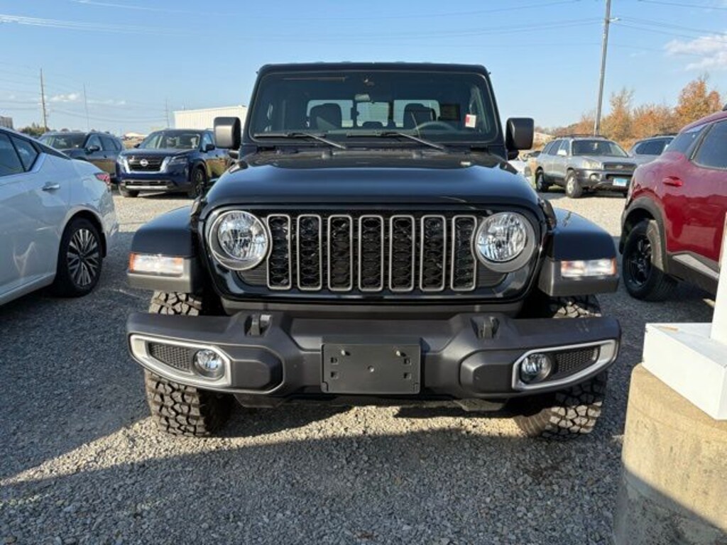 Used 2025 Jeep Gladiator Sport Truck Crew Cab