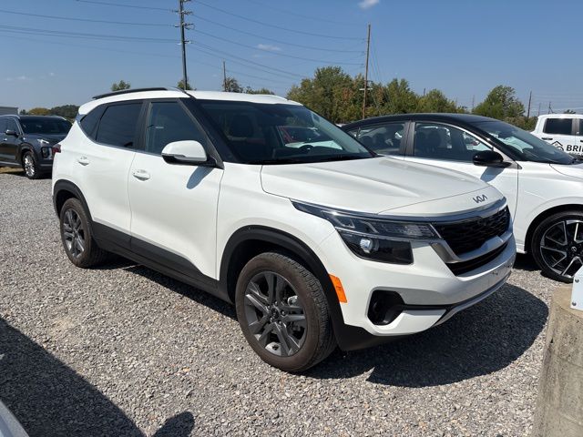 2023 Kia Seltos S photo 3