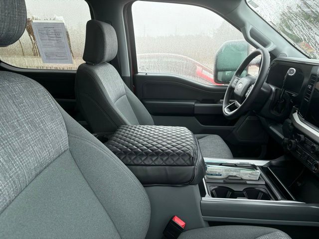 2025 Ford F-250 XLT photo 2