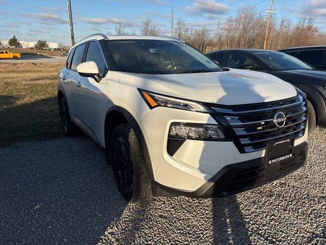 2025 Nissan Rogue SV's photo