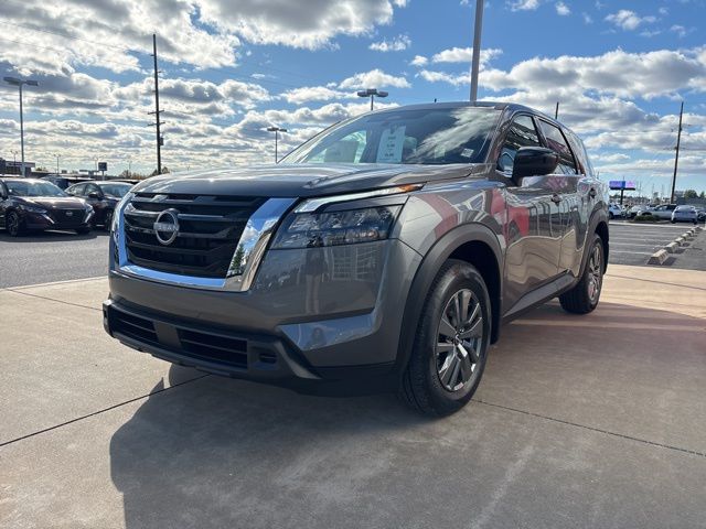 2025 Nissan Pathfinder S photo 3
