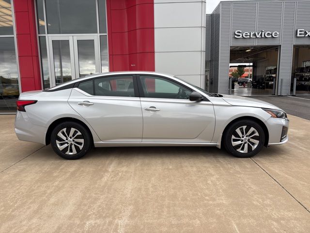 2025 Nissan Altima S photo 3
